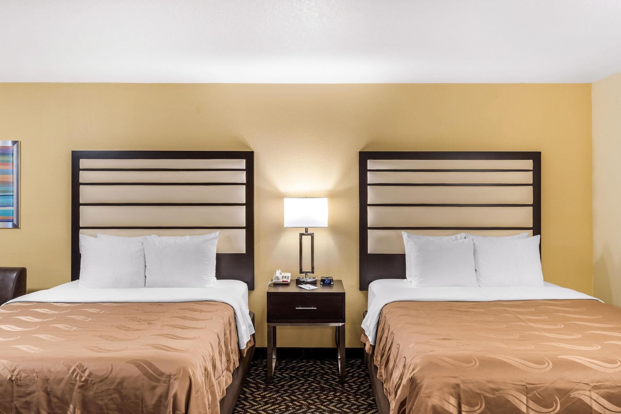 Quality Inn & Suites קפיטולה מראה חיצוני תמונה